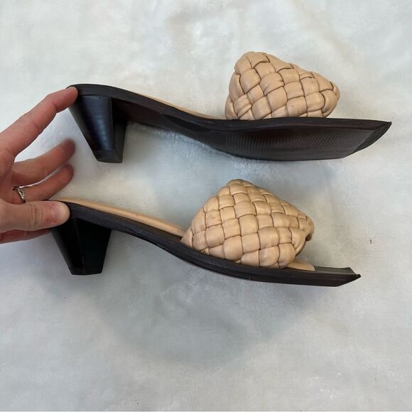 Jeffrey Campbell Costelo woven glove leather mule. Size 6. Excellent condition. - Picture 3 of 6